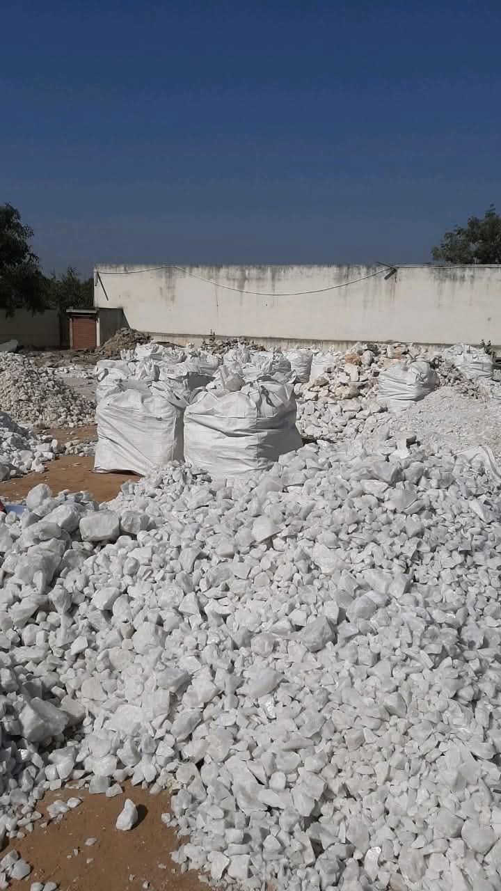 Quartz Lumps & Silica Sand - Image 3